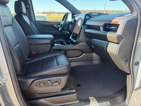 Used 2025 GMC Yukon XL Denali AWD/4WD image 29