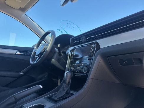 Used 2021 Volkswagen Passat 2.0T SE image 23