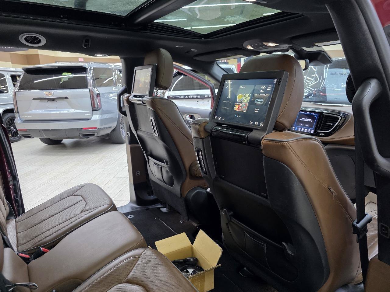 Used 2020 Chrysler Pacifica Limited w/ Advanced Safetytec Group FWD image 25