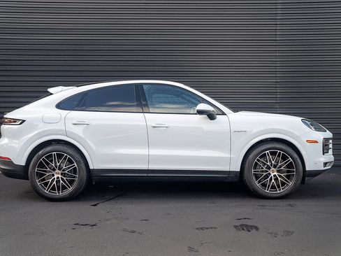 Certified 2026 Porsche Cayenne E-Hybrid Coupe AWD/4WD image 29
