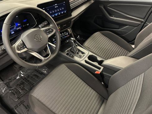 New 2025 Volkswagen Jetta SE image 9