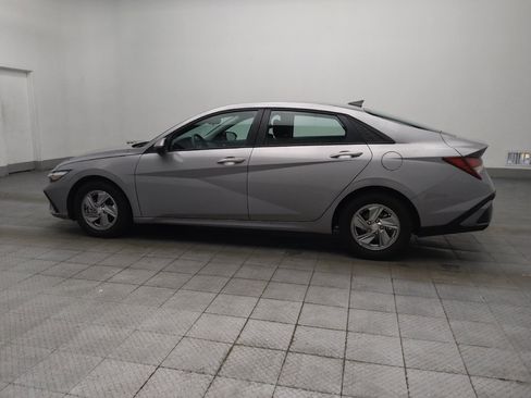 Used 2025 Hyundai Elantra SE FWD image 3