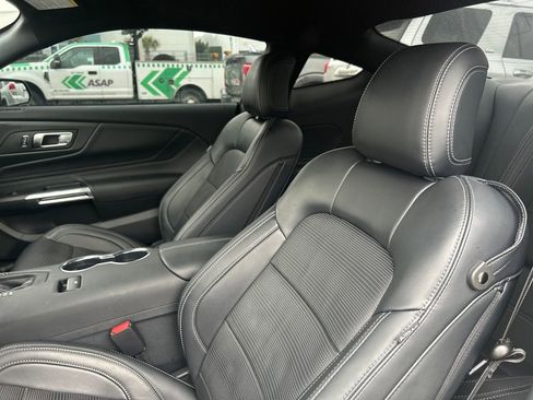 Used 2025 Ford Mustang GT Premium image 9