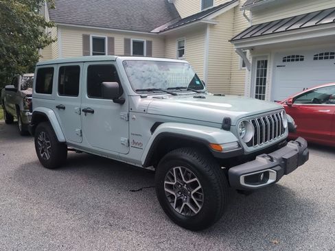 Used 2024 Jeep Wrangler Unlimited Sahara w/ Technology Group AWD/4WD image 10