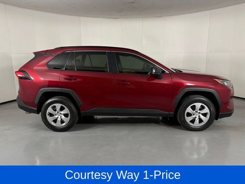 Used 2020 Toyota RAV4 LE FWD image 11