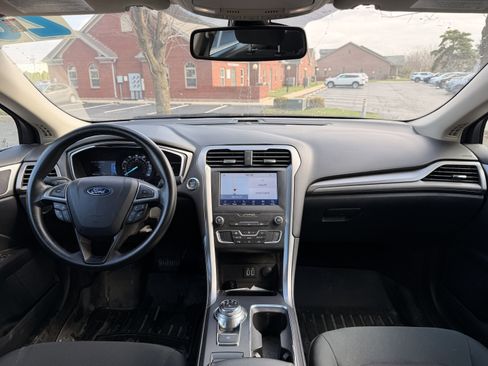 Used 2020 Ford Fusion SE image 15