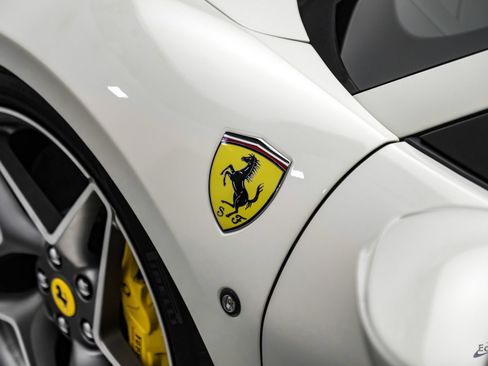 Used 2022 Ferrari F8 Tributo RWD image 43