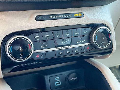 Used 2022 Ford Escape Titanium w/ Class II Trailer Tow Package image 16