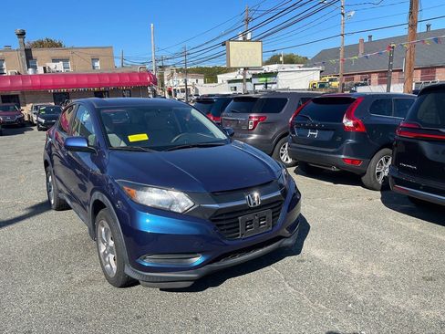 Used 2017 Honda HR-V LX image 2