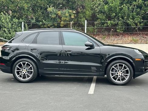 Used 2024 Porsche Cayenne AWD/4WD image 6