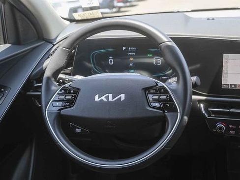 Certified 2025 Kia Niro EX FWD image 16