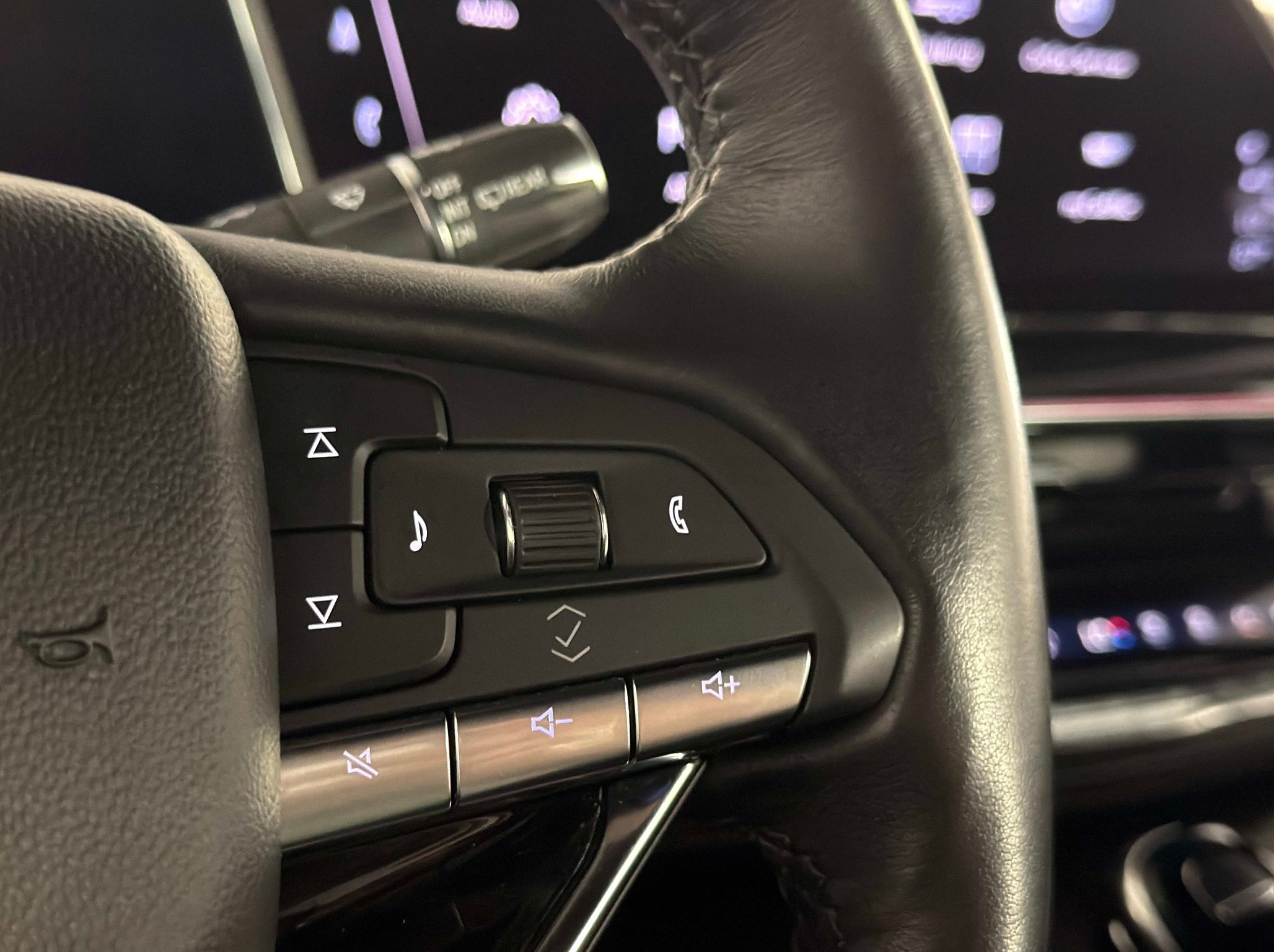 Used 2024 Cadillac Escalade ESV Sport w/ Touring Package AWD/4WD image 42