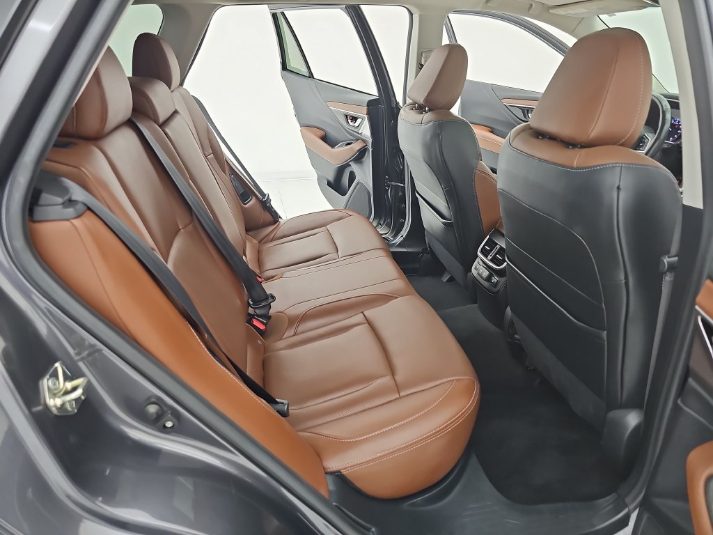 Used 2020 Subaru Outback Touring AWD/4WD image 16