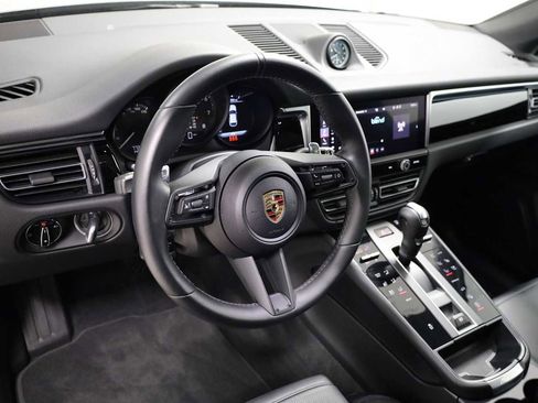 Certified 2024 Porsche Macan AWD/4WD image 4