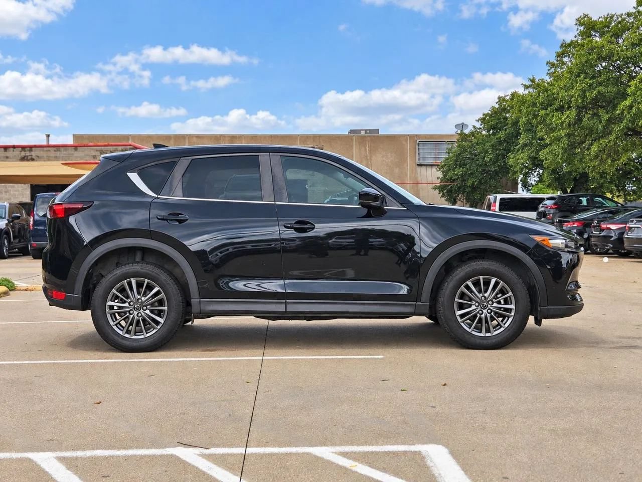 Used 2017 MAZDA CX-5 Touring FWD image 2