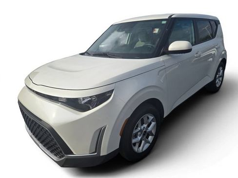 Used 2025 Kia Soul LX w/ LX Technology Package FWD image 8