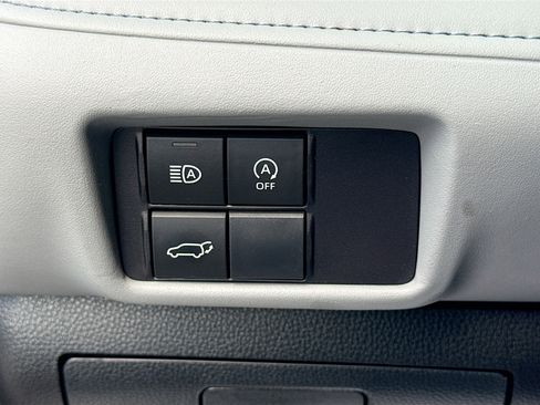 Used 2024 Toyota Highlander XLE AWD/4WD image 34