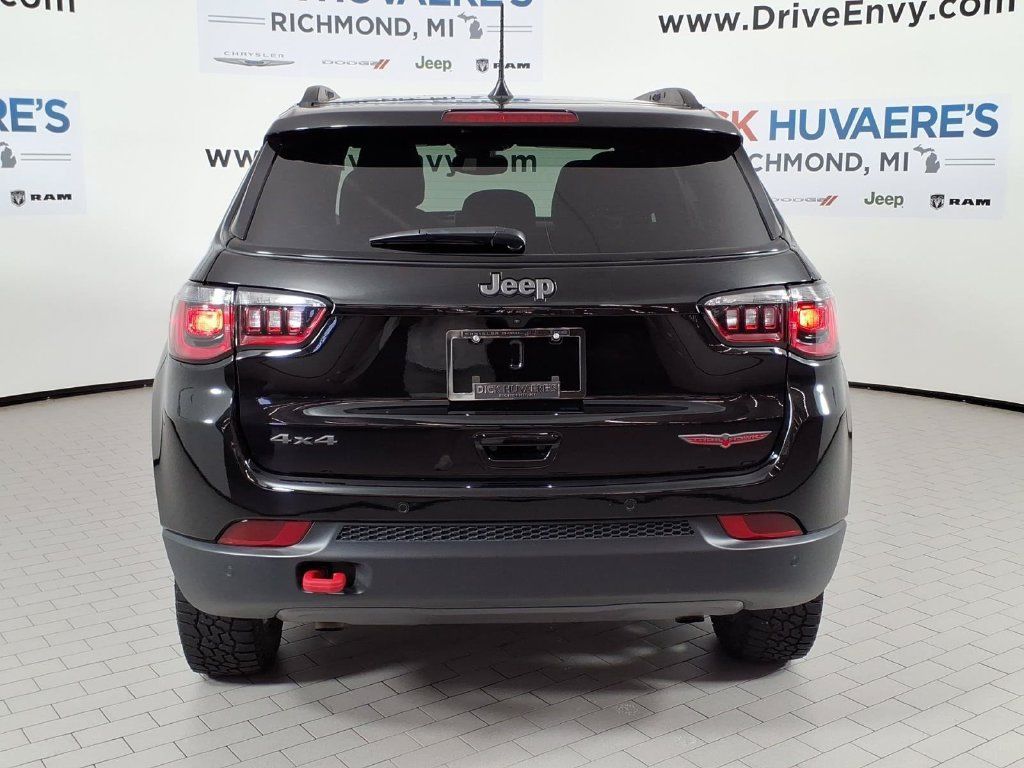 Used 2025 Jeep Compass Trailhawk w/ Sun & Sound Group AWD/4WD image 5