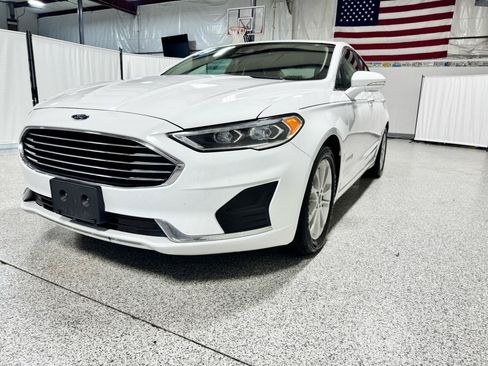 Used 2019 Ford Fusion SEL FWD image 4