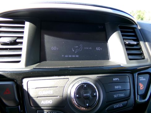 Used 2019 Nissan Pathfinder SV image 17
