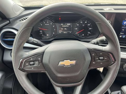 Used 2025 Chevrolet Trax LS w/ LS Convenience Package FWD image 15
