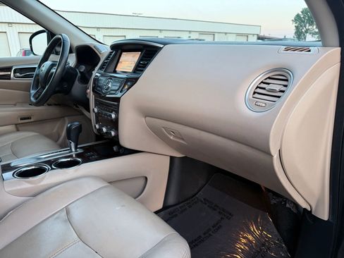 Used 2016 Nissan Pathfinder SL w/ Cargo Package image 19