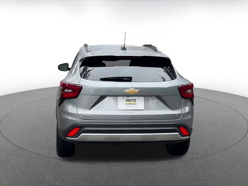 Used 2025 Chevrolet Trax LT image 12