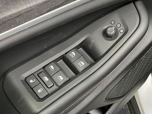 New 2025 Jeep Grand Cherokee L Limited w/ Trailer Tow Package image 31