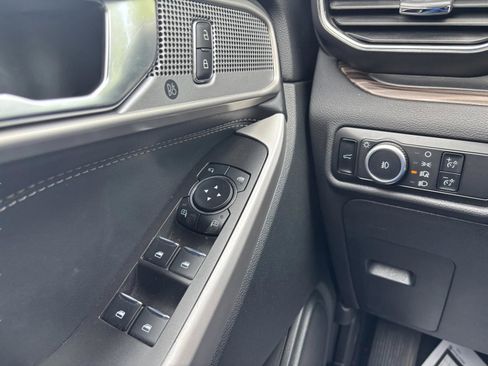 Used 2024 Ford Explorer Limited image 16