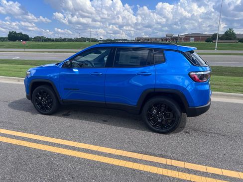 New 2026 Jeep Compass Latitude AWD/4WD image 10