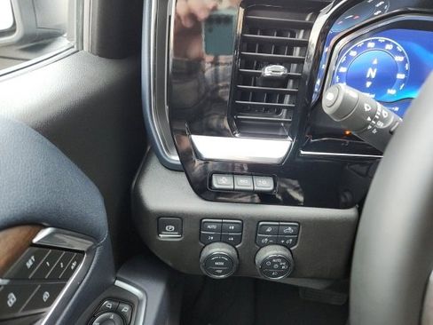 Used 2025 Chevrolet Silverado 1500 High Country w/ Technology Package image 28