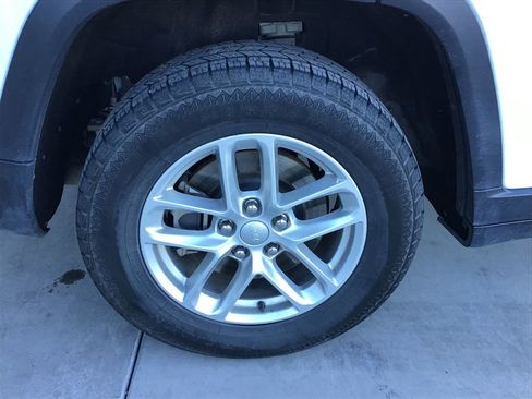 Used 2023 Jeep Grand Cherokee L Laredo image 33