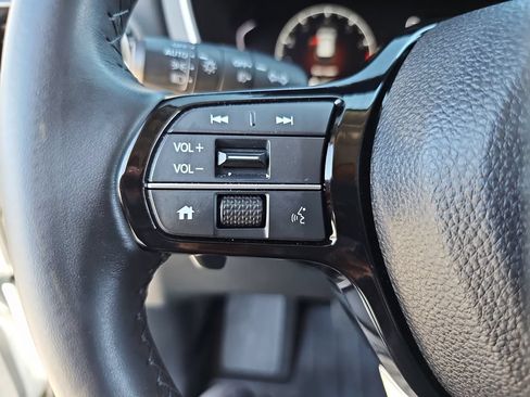 Used 2025 Honda Pilot EX-L image 11