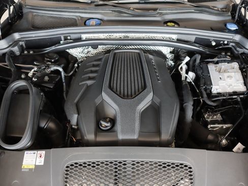 Used 2023 Porsche Macan image 25