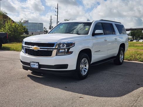 Used 2019 Chevrolet Suburban LT RWD image 2