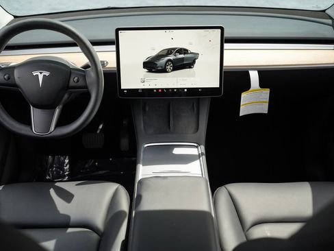 Used 2023 Tesla Model Y Long Range image 20