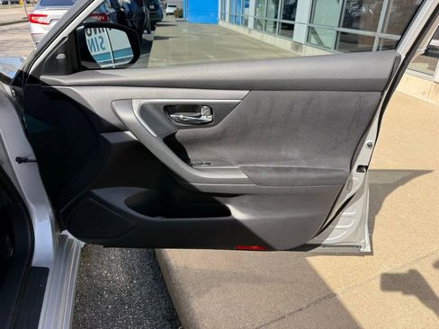 Used 2015 Nissan Altima 2.5 SV w/ Convenience Package image 43