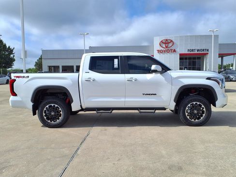 New 2026 Toyota Tundra SR5 w/ TRD Off-Road Premium Package AWD/4WD image 10