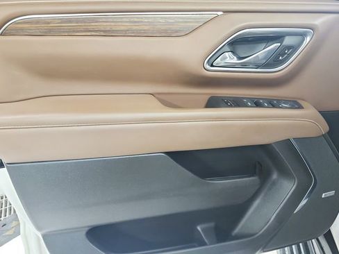 Used 2021 Chevrolet Tahoe High Country w/ Premium Package AWD/4WD image 40