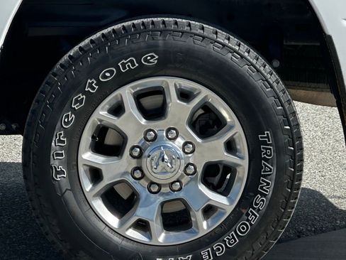 Used 2024 RAM 2500 Laramie AWD/4WD image 3