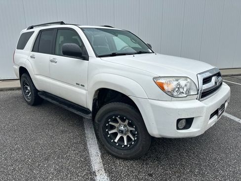 Used 2007 Toyota 4Runner SR5 AWD/4WD image 10