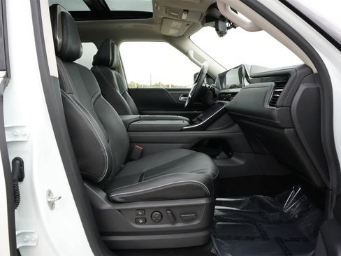 Certified 2025 INFINITI QX80 Sensory image 23