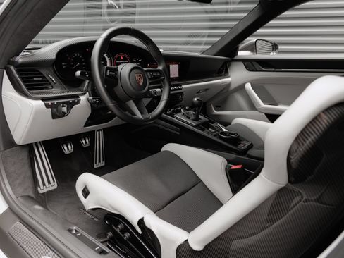 Certified 2023 Porsche 911 GT3 RWD image 4