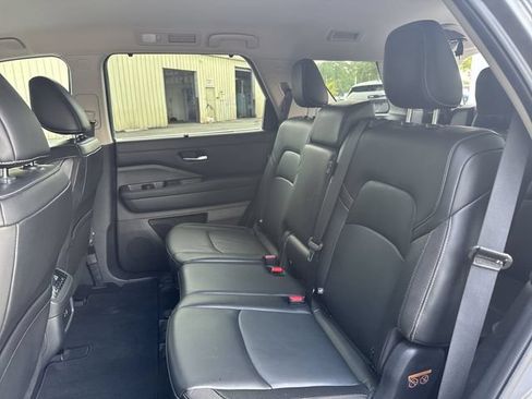 Used 2024 Nissan Pathfinder SL FWD image 16