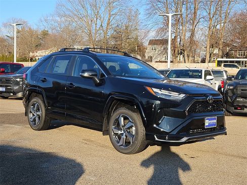 New 2025 Toyota RAV4 SE image 3