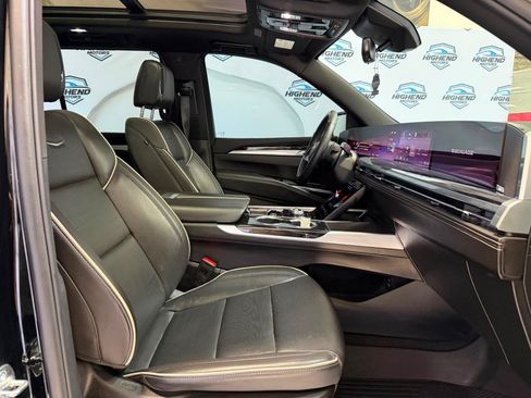 Used 2025 Cadillac Escalade Sport w/ LPO, Floor Liner Package AWD/4WD image 29
