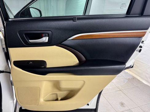 Used 2018 Toyota Highlander Limited image 18