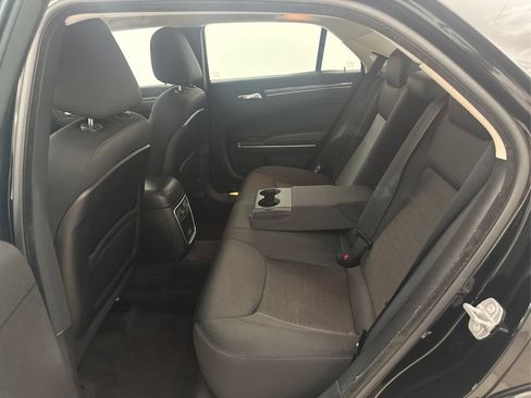 Used 2018 Chrysler 300 Touring RWD image 16