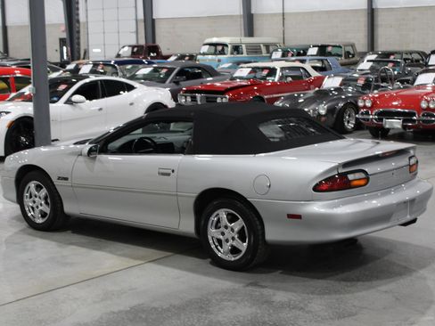 Used 1998 Chevrolet Camaro Z28 RWD image 36