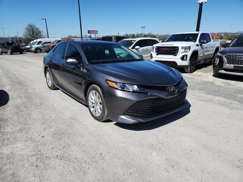 Used 2020 Toyota Camry LE image 7